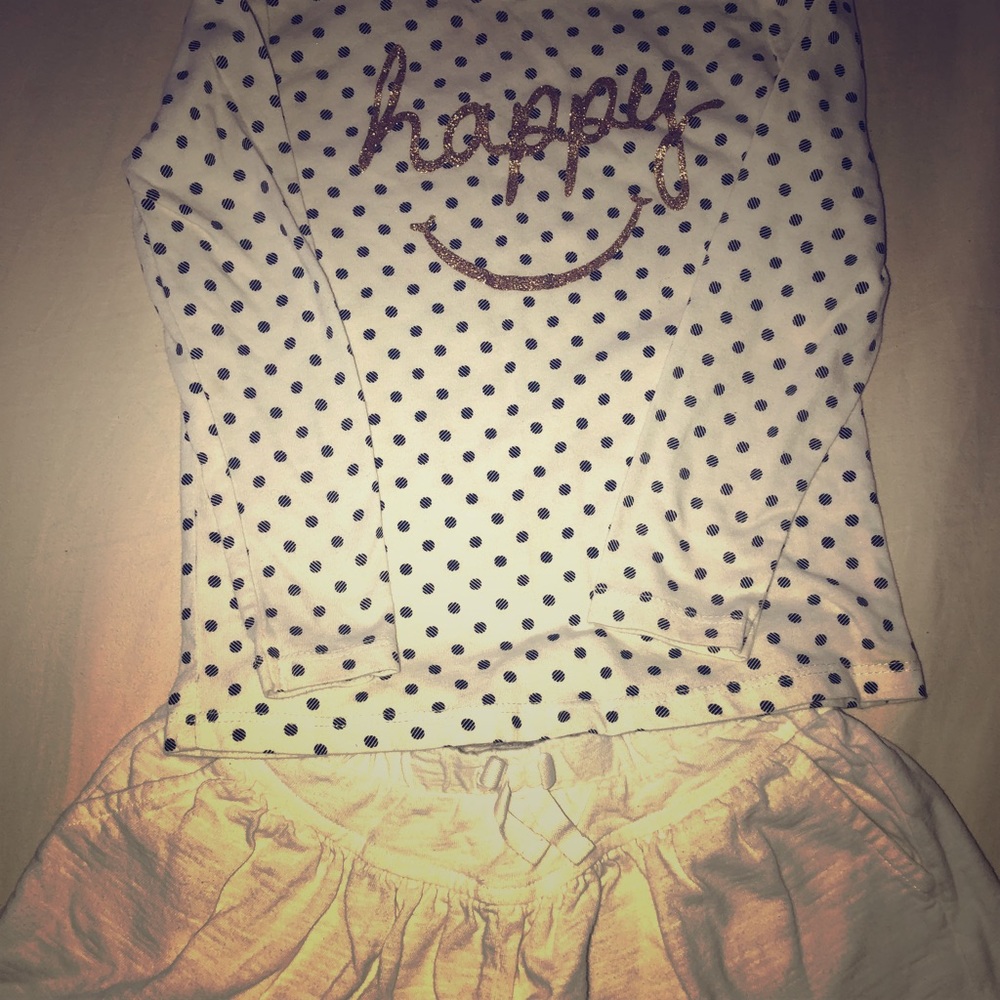 Size 4 top + white shorts❣️✨